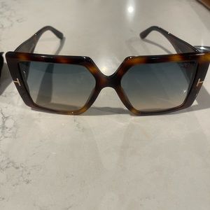 Tom Ford AUTHENTIC Quinn oversized square sunglasses